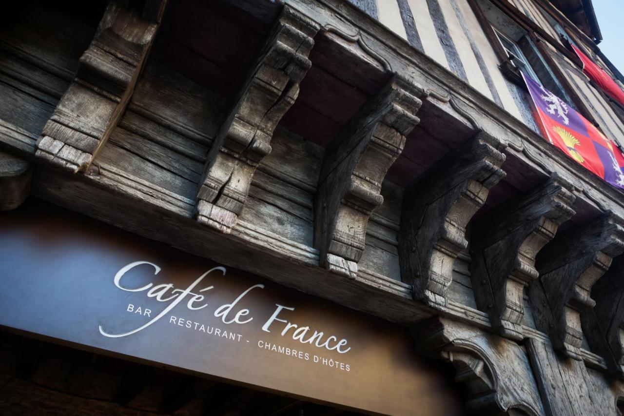 Cafe De France Eauze Panzió Kültér fotó